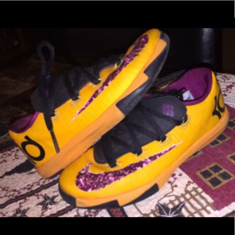 Boys (children’s)/ Size 12/ KD Nike tennis shoes